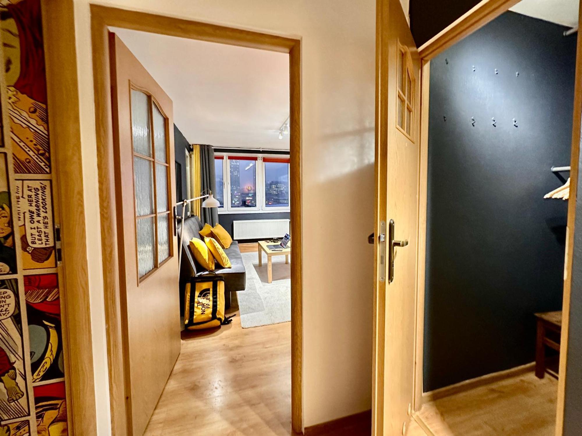View 3 Fast Wifi 1gbs 85'tv Amazontv Hbo Disney+ Appartement Warschau