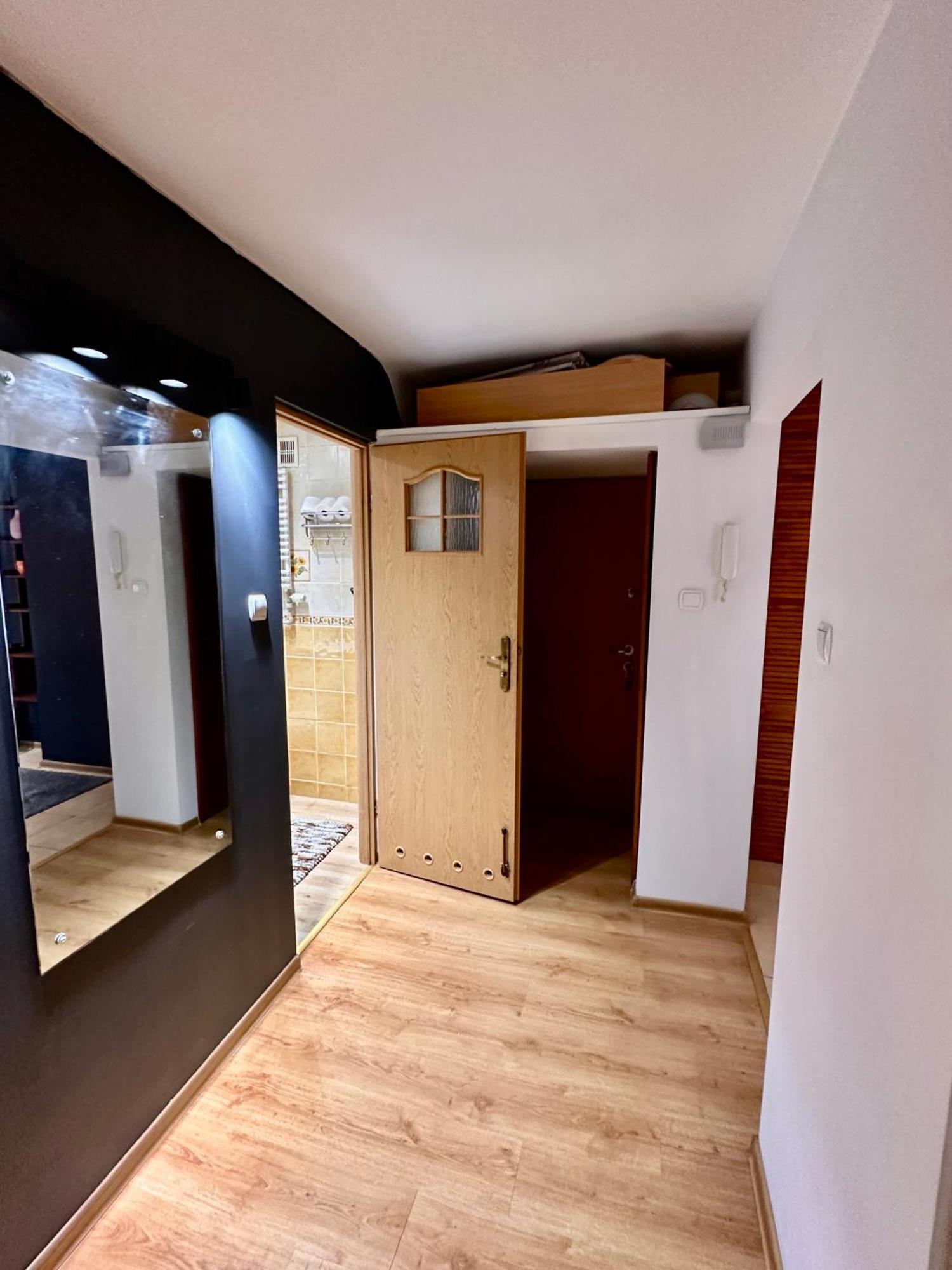View 3 Fast Wifi 1gbs 85'tv Amazontv Hbo Disney+ Apartment Warschau