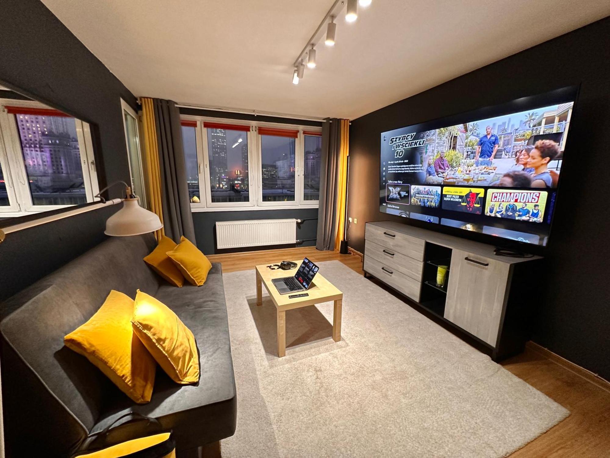 View 3 Fast Wifi 1gbs 85'tv Amazontv Hbo Disney+ * Warschau