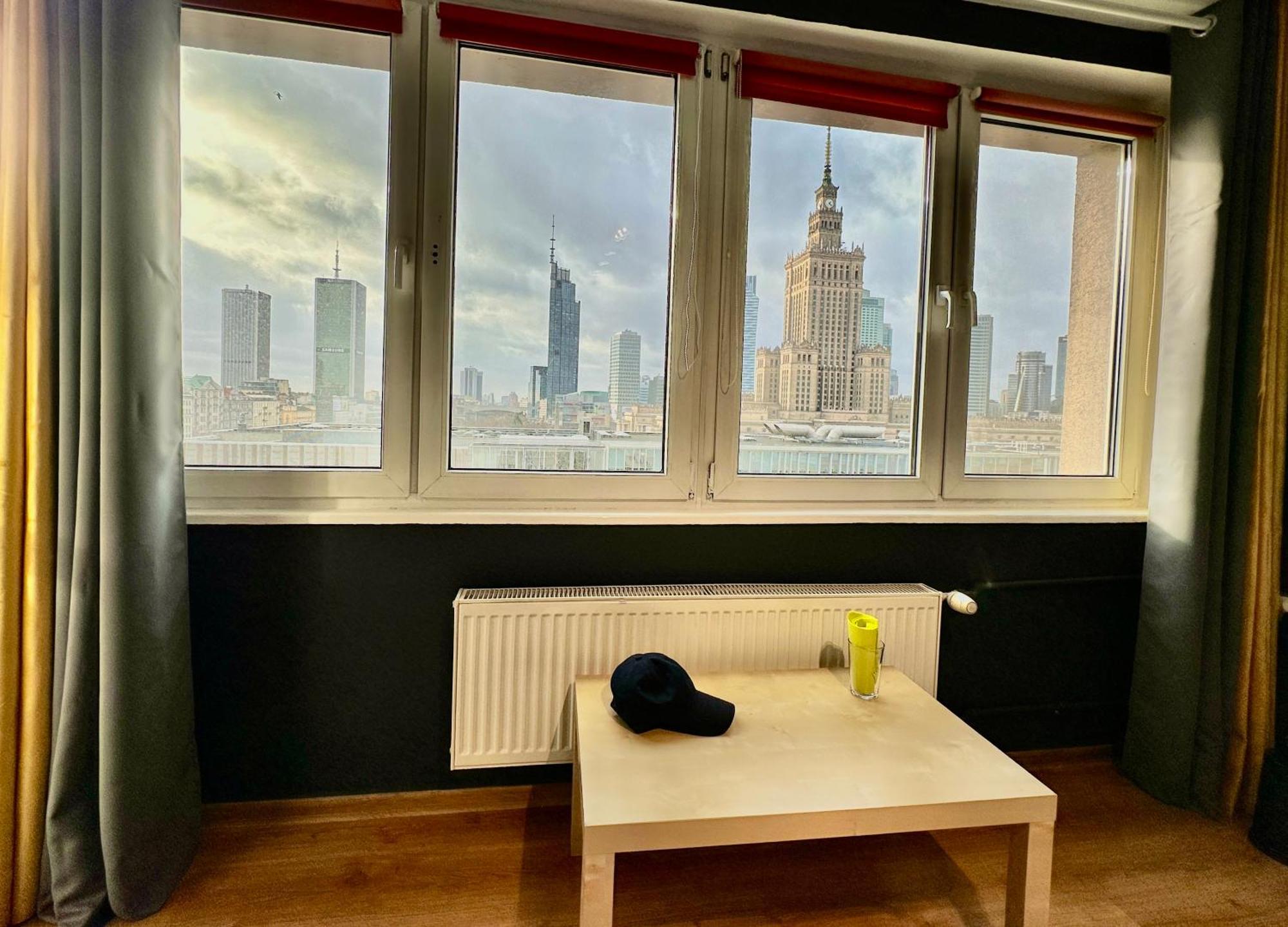 View 3 Fast Wifi 1gbs 85'tv Amazontv Hbo Disney+ Apartment Warschau