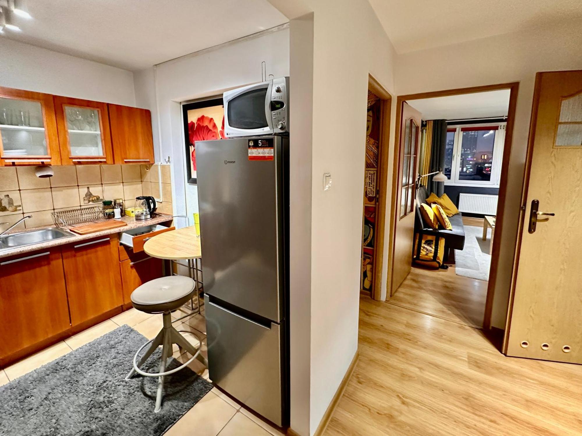 View 3 Fast Wifi 1gbs 85'tv Amazontv Hbo Disney+ Apartment Warschau