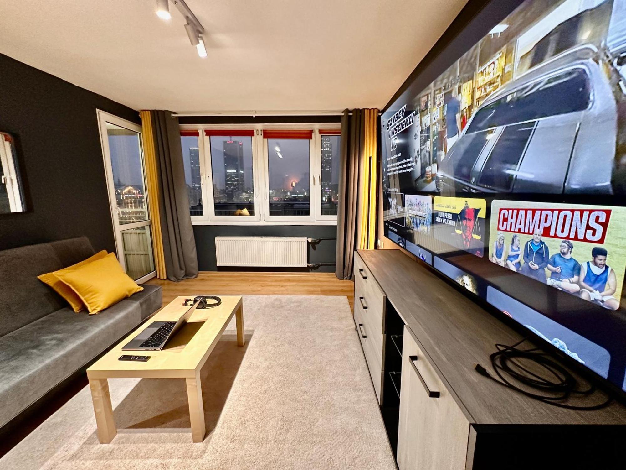 View 3 Fast Wifi 1gbs 85'tv Amazontv Hbo Disney+ Apartment Warschau
